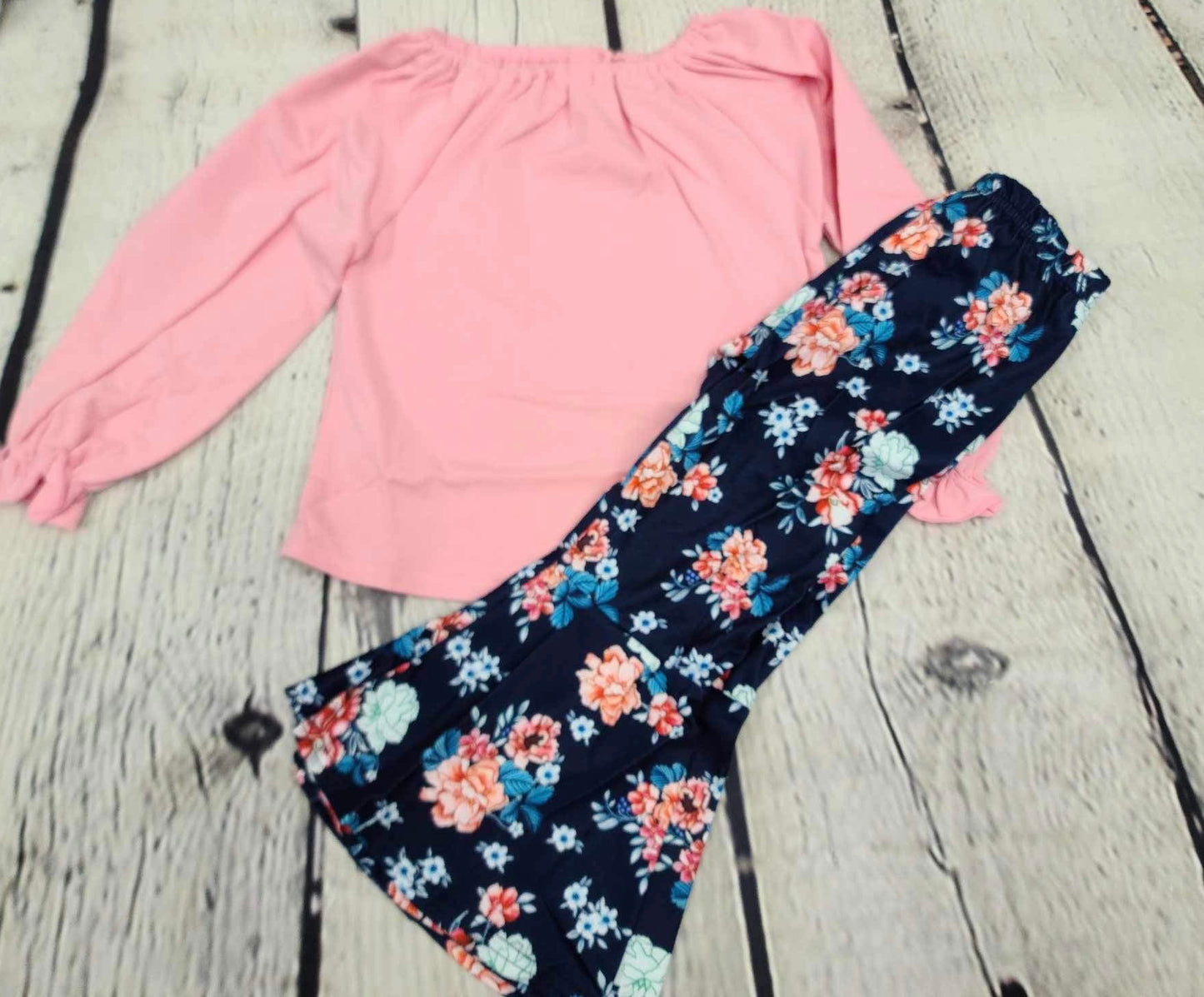 Flowers in pink bell set
